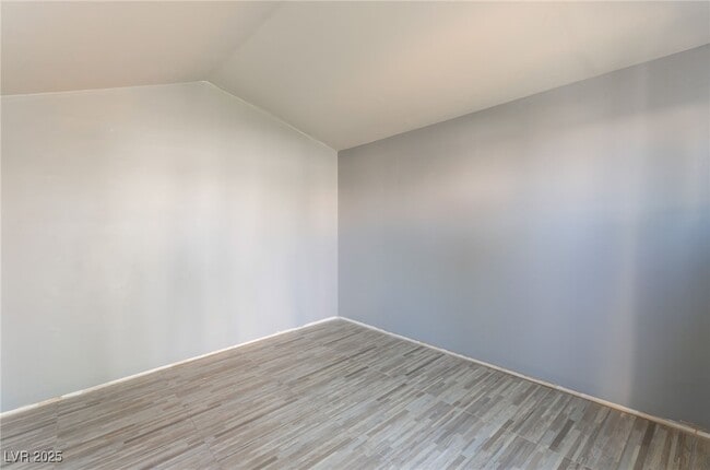 Building Photo - 4013 Madrone Dr