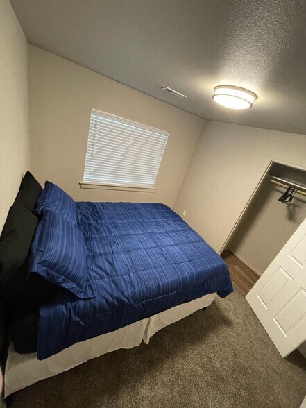 Building Photo - 601 S Kent St