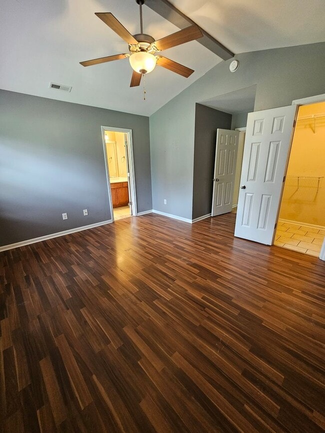 Building Photo - 3 Bed, .6 Acre Home In Chinquapin