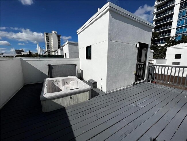 Building Photo - 350 S Osceola Ave