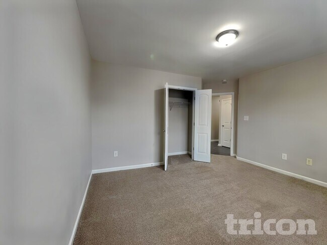 Building Photo - 295 New Castle Ln