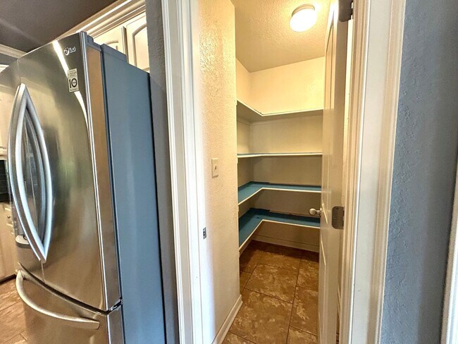 Building Photo - Stunning West Fayetteville Single Family Home
