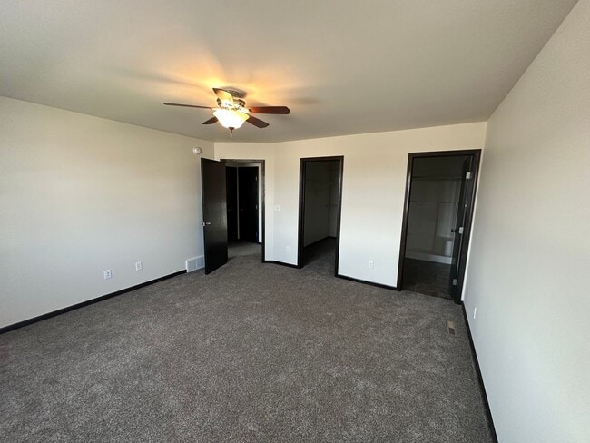 Building Photo - 3 Bed 3 Bath Twin Home