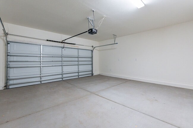 Building Photo - Three Bedrooms! Newer Neighborhood - conve...