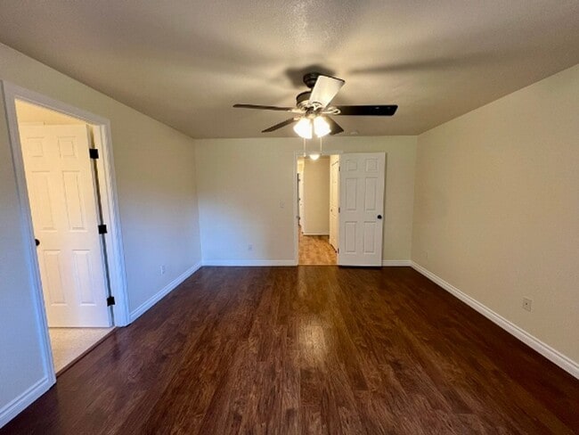 Building Photo - Renovated 3BD w/ Large Shop