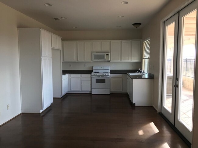 Building Photo - 3 BEDROOM VICTORVILLE HOME IN SPRING VALLE...