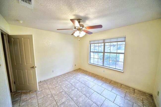 Building Photo - Executive Home in Greenshire with Luxurious Updates and Spacious Outdoor Living - Agent Commissio...