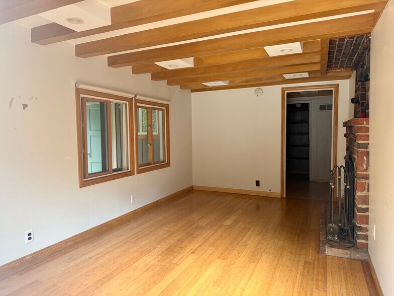 Building Photo - 2160 Stanley Hills Dr