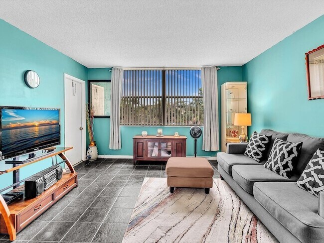 Building Photo - 6570 Royal Palm Blvd