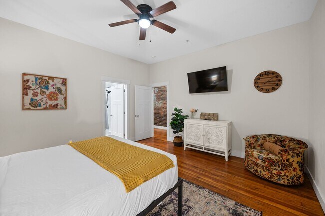 Building Photo - 124 Strawberry Alley