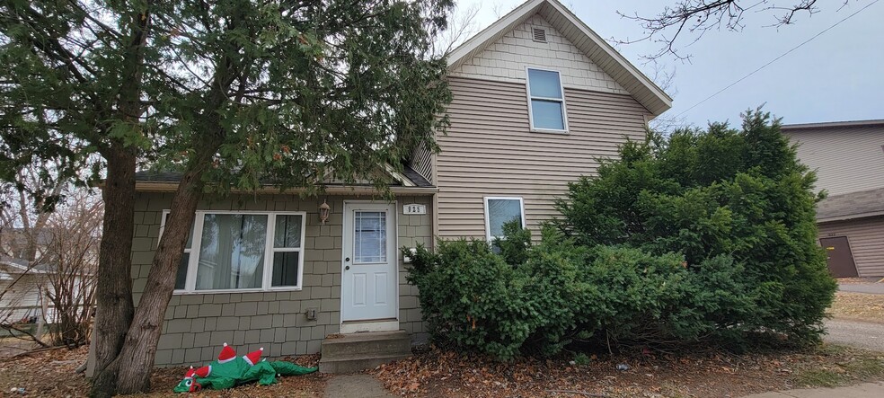 Primary Photo - 925 Water St