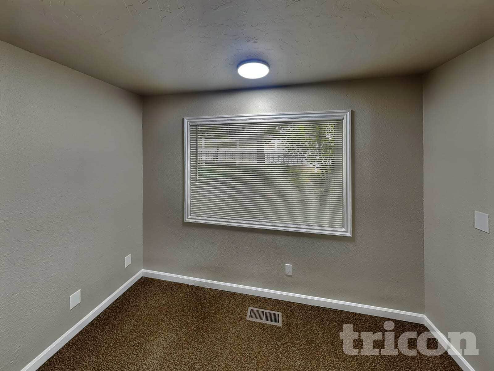 Building Photo - 1581 SW Woodland Terrace