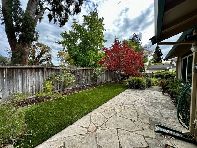 Building Photo - Single Story townhome, water/sewer paid by...