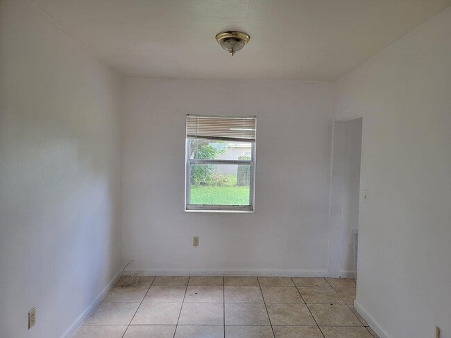 Building Photo - 275 NW 187th St