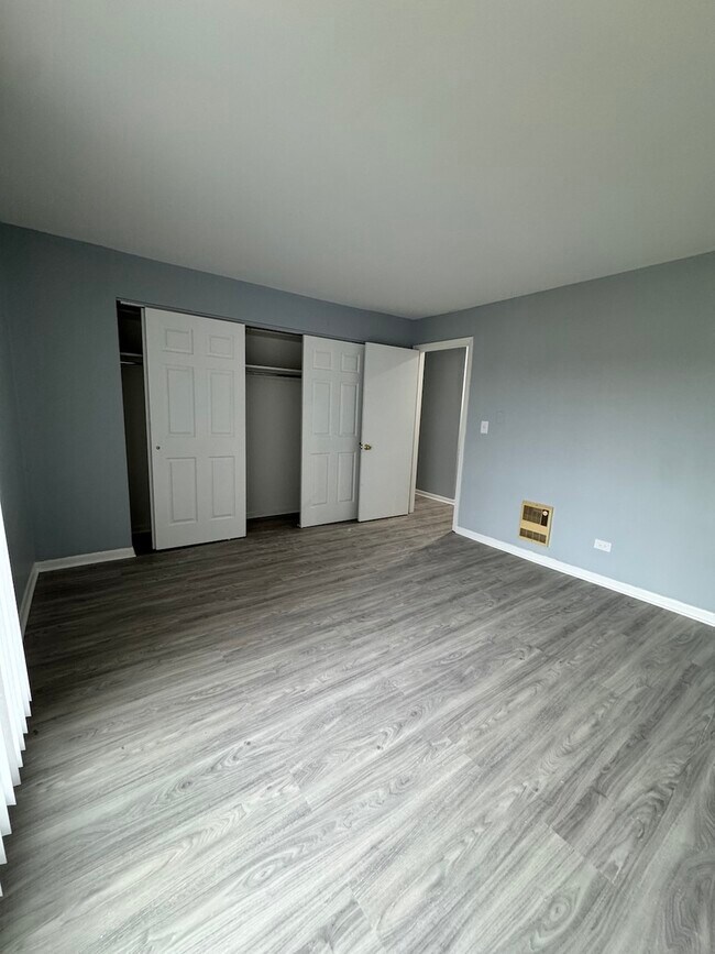 Building Photo - 1920 Cherry Ln