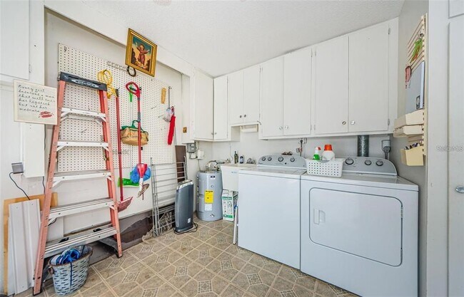 Building Photo - 2739 Sherbrooke Ln