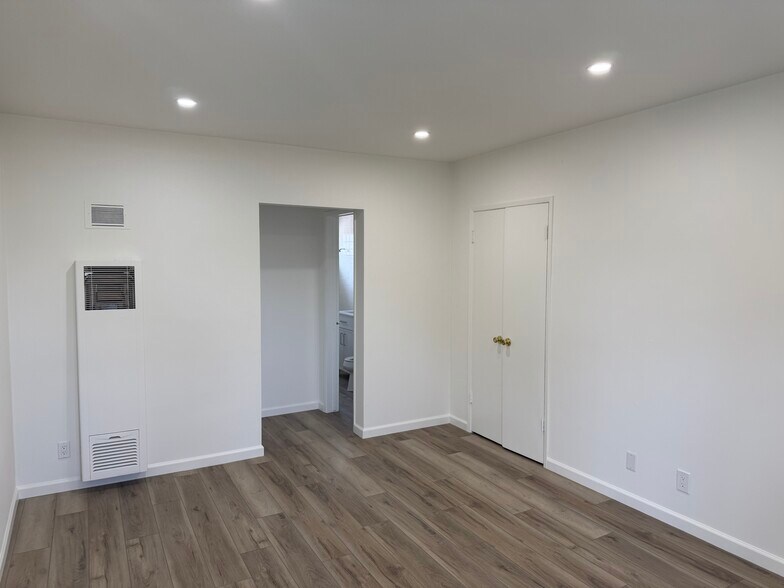 Building Photo - 820 S Rosemead Blvd