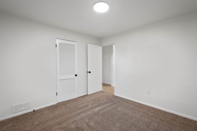 Building Photo - MOVE IN SPECIAL! SCORE HALF OFF 1ST MONTH'...