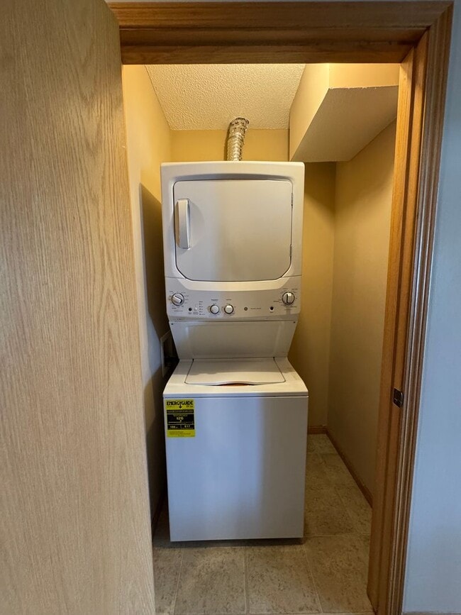 Building Photo - Townhome SW Rochester Mn 2 bedroom 2 bath ...