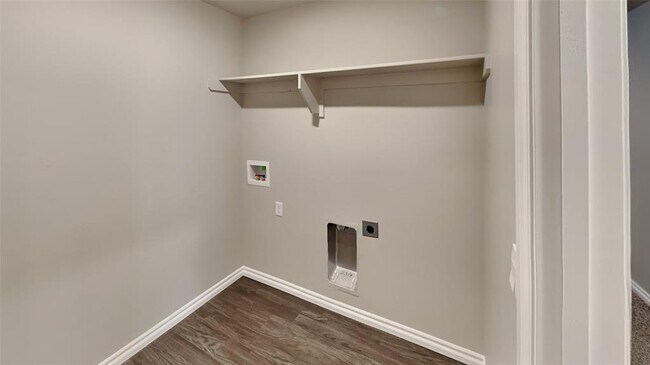 Building Photo - 2733 Dennis Dr