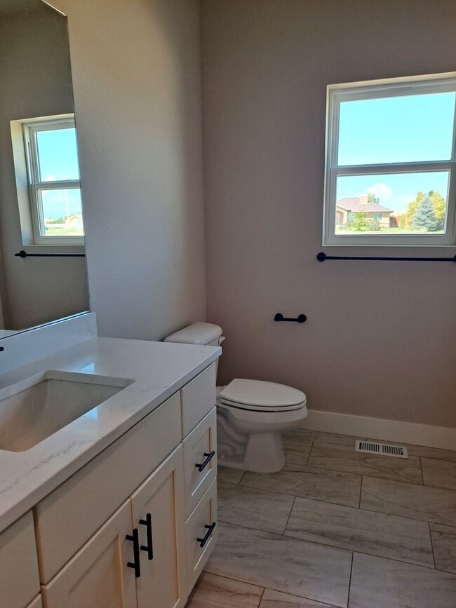 Building Photo - 697 Cabaret Dr
