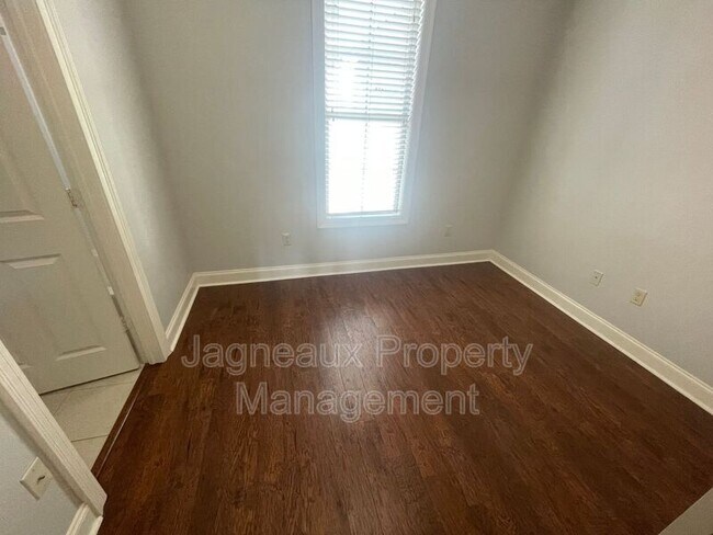 Building Photo - 102 Hargrave Dr