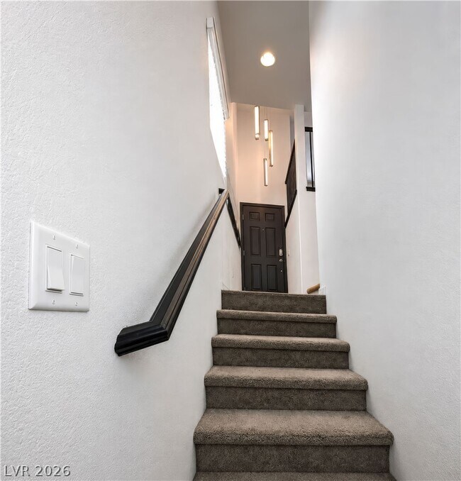 Building Photo - 372 Ambitious St