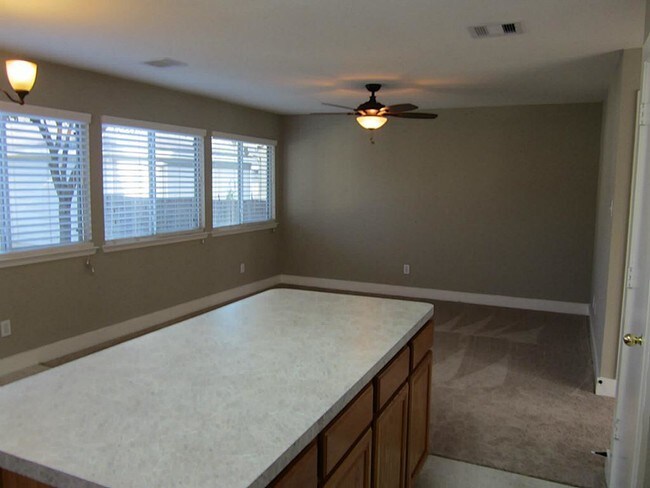 Building Photo - 26889 Hailey's Manor