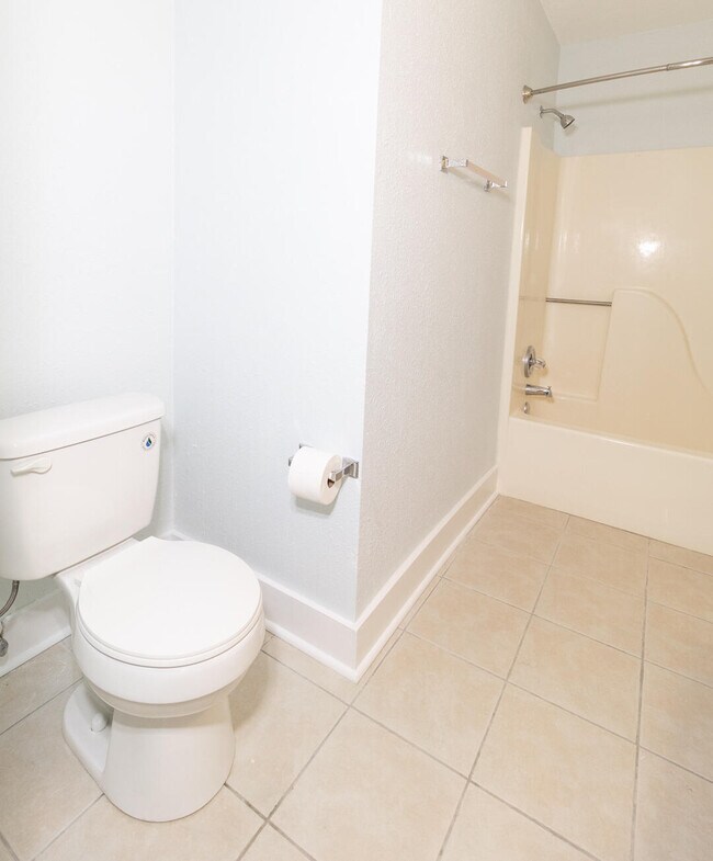 Building Photo - 206 Parkwood Cir