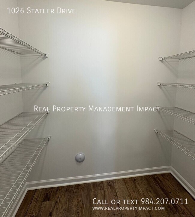 Building Photo - 1026 Statler Dr