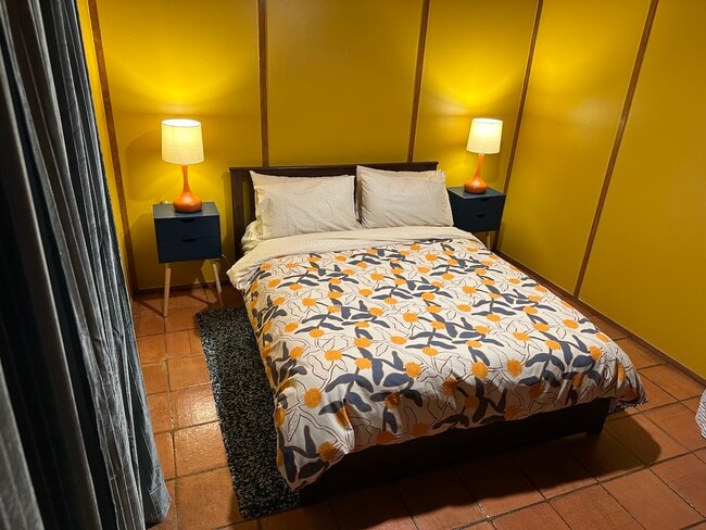 Building Photo - 506 E Hathaway Dr