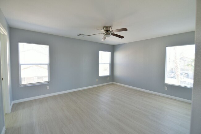 Building Photo - Spacious 4Bed/2Bath/2Car Home located in North Las Vegas w/ Pool!