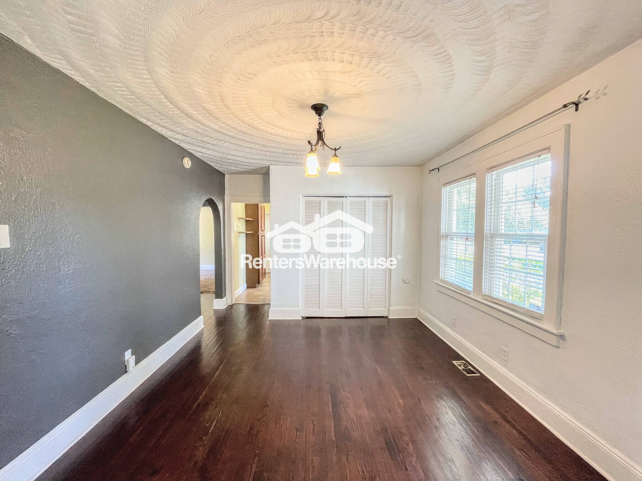 Building Photo - 824 Lesner Ave