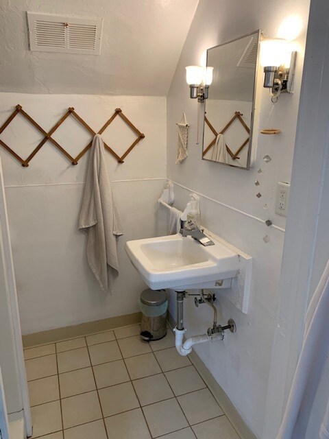 Bathroom Entry View - 406 N Hamilton St