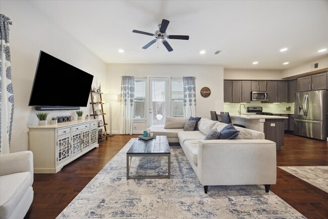 Building Photo - 8806 Hollister Pine Ct