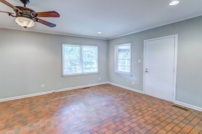 Building Photo - 3720 Pelzer Ave