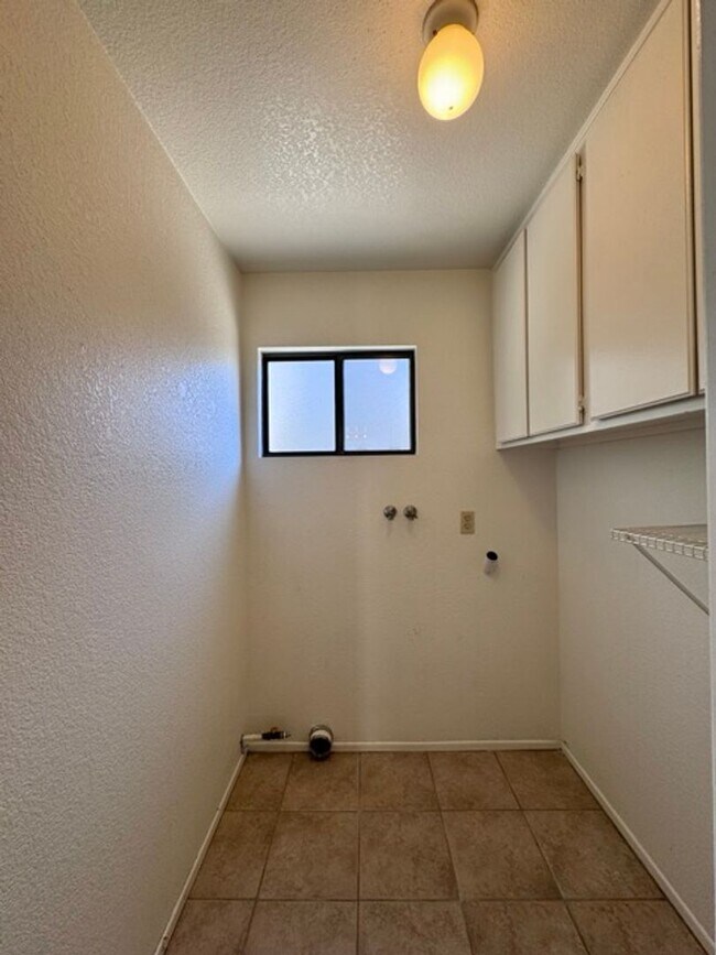 Building Photo - Spacious 3 Bedroom Menifee Home with Bonus...