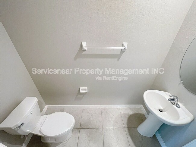 Building Photo - 734 Royal Empress Dr