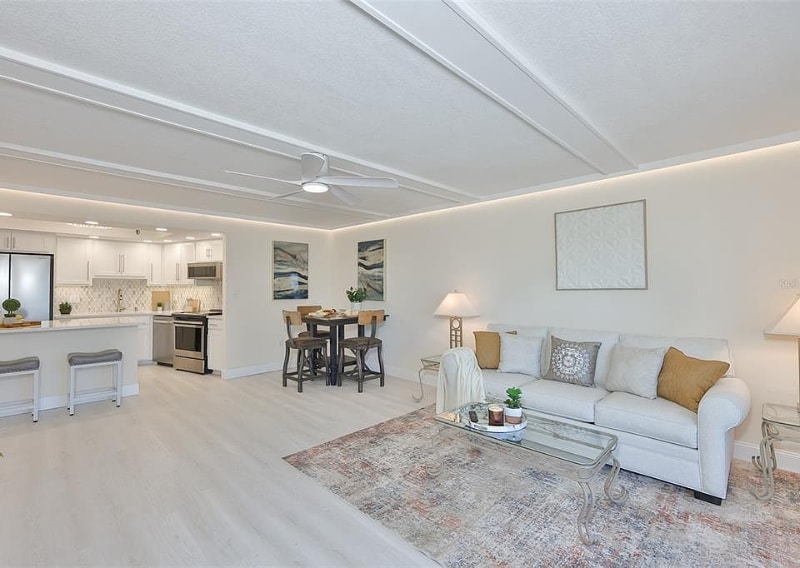 Building Photo - 7430 Sunshine Skyway Ln S