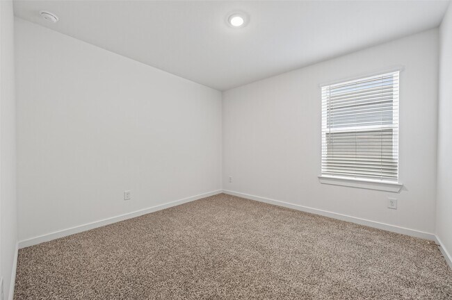 Building Photo - 3511 Goldfinch Wds Dr