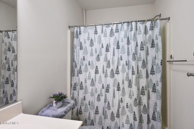 Building Photo - 2 Birch Ct