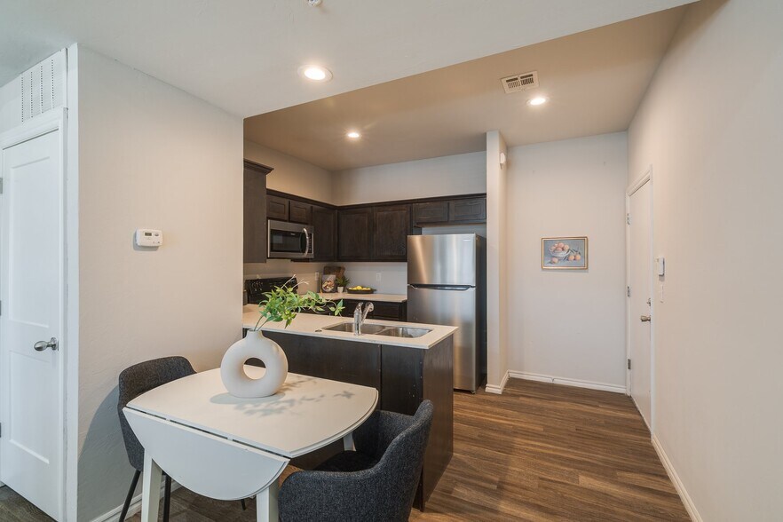 Building Photo - 3720 N Pennsylvania Ave