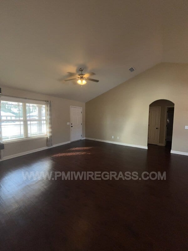 Building Photo - 229 Lace Dr
