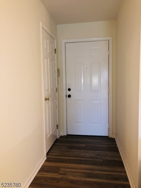 Building Photo - Renovated ground floor condo!