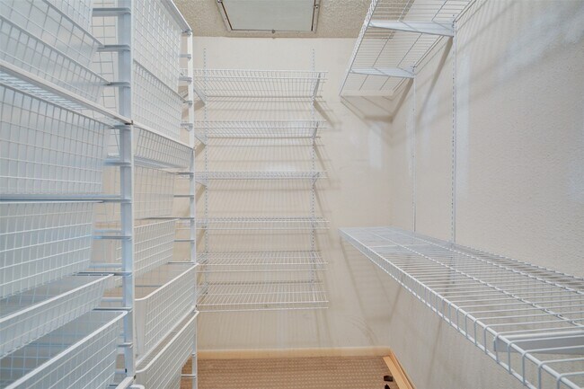 Building Photo - 2800 Jeanetta St