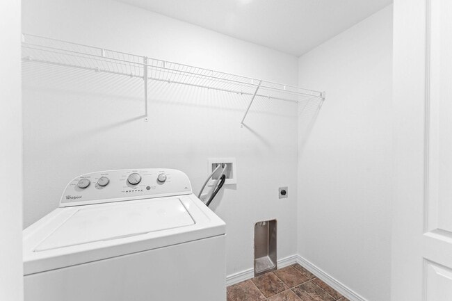 Building Photo - Modern 3-Bedroom Home Near Branson Landing – Available Now!