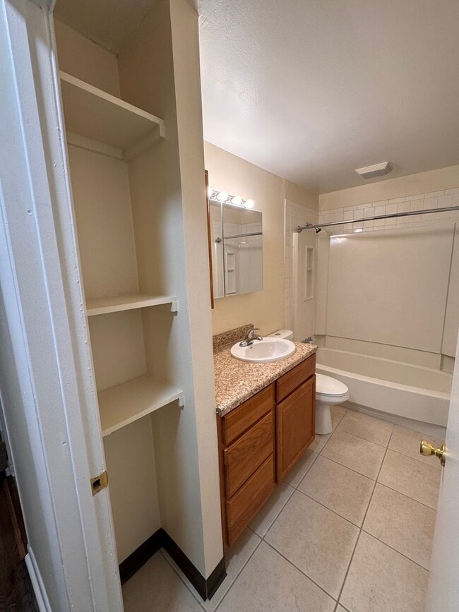 Building Photo - 1079 North Ave