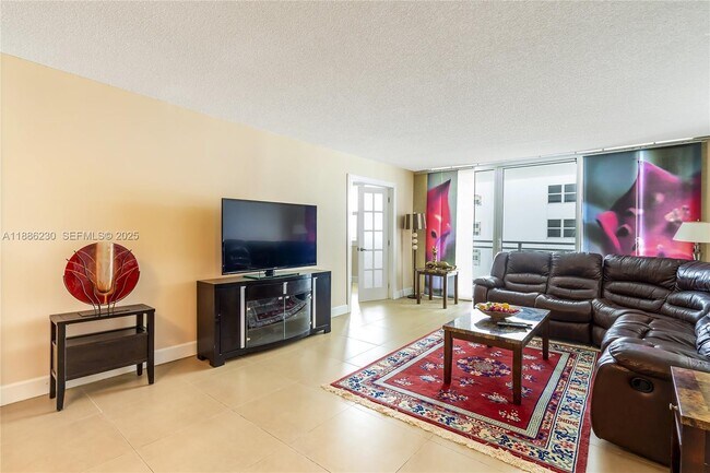 Building Photo - 2030 S Ocean Dr