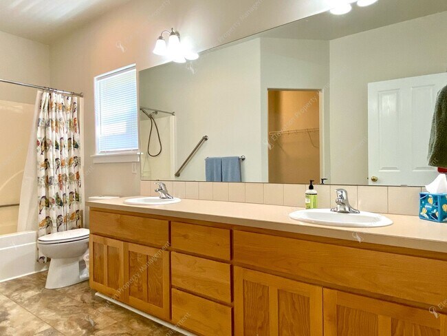Building Photo - Charming Updated Home in Bend’s Old Farm D...