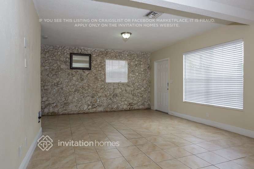 Building Photo - 810 N 69th Ave